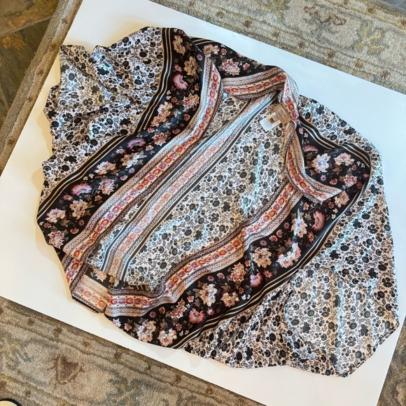 🦋Anthropologie Kachel Collab Mirrored Floral Black White Blush Silk Kimono🦋 - Picture 4 of 10